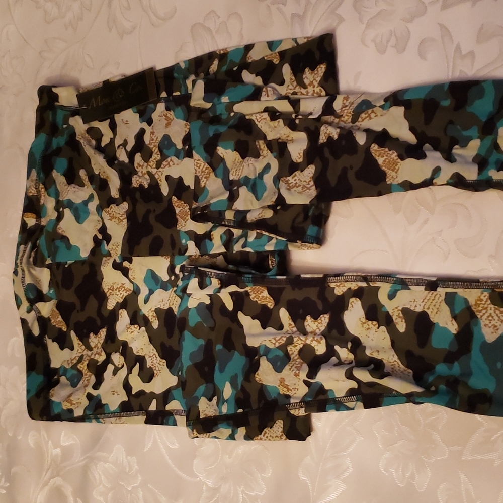 MOM & CO. MATERNITY LEGGINGS CAMO NWT **204**